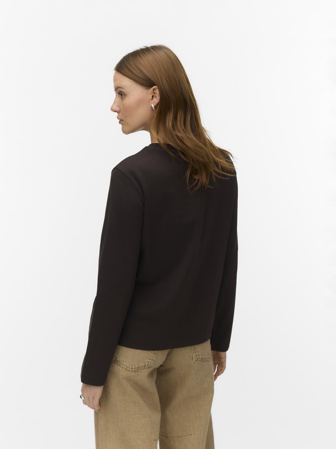 model_shot-back